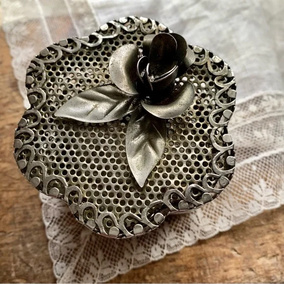 Ornate Silver Metal Rose Trinket Jewelry Box Vanity Scrolled Celtic Knot Design - Picture 3 of 6